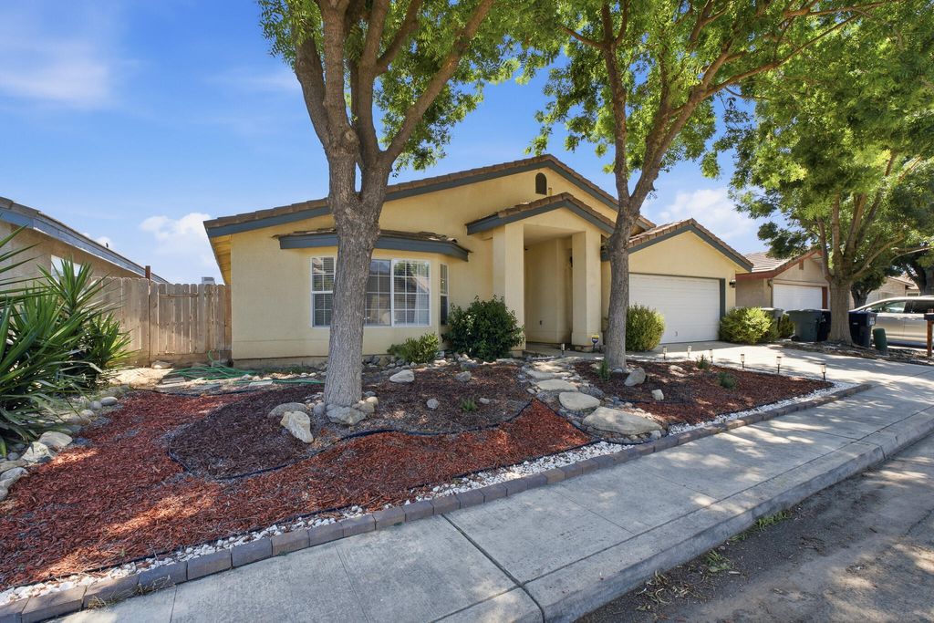 Photo of 1030 N Sumter Court, Visalia, CA 93292 (MLS # 242247)