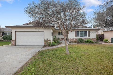 Photo of 692 W Gettysburg Avenue, Clovis, CA 93612 (MLS # 239378)