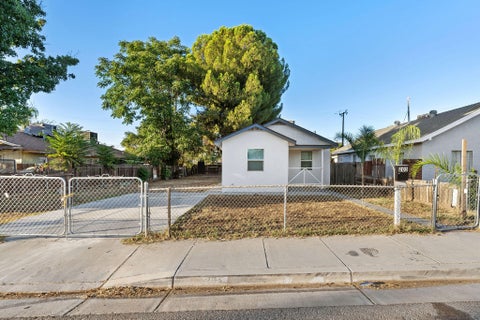Photo of 203 E Belle Avenue, Bakersfield, CA 93308 (MLS # 243710)