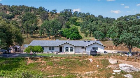 Photo of 36209 Sand Creek Road, Yokuts Valley, CA 93675 (MLS # 241121)