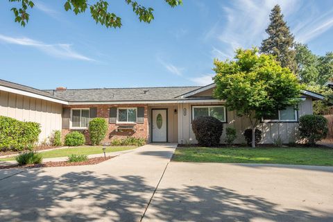 Photo of 14892 Lipson Avenue, Visalia, CA 93292 (MLS # 240682)