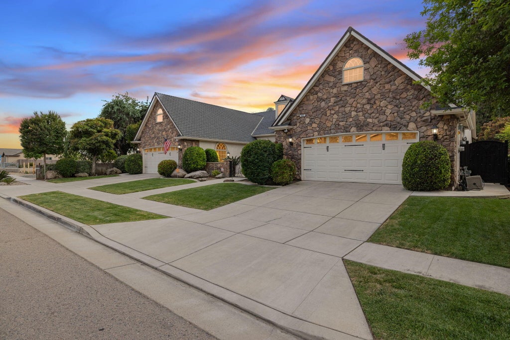Photo of 201 N Preston Street, Visalia, CA 93291 (MLS # 241043)