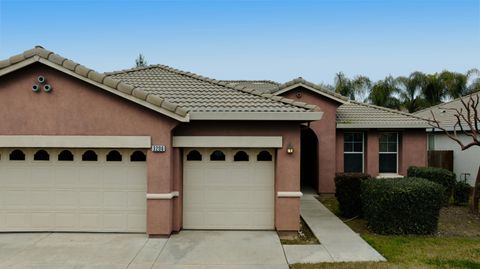Photo of 3206 W Vine Avenue, Visalia, CA 93291 (MLS # 239346)