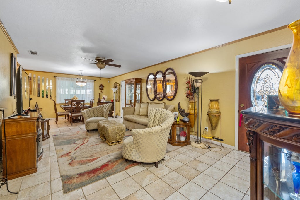 Photo of 1722 W La Vida, Visalia, CA 93277 (MLS # 240670)
