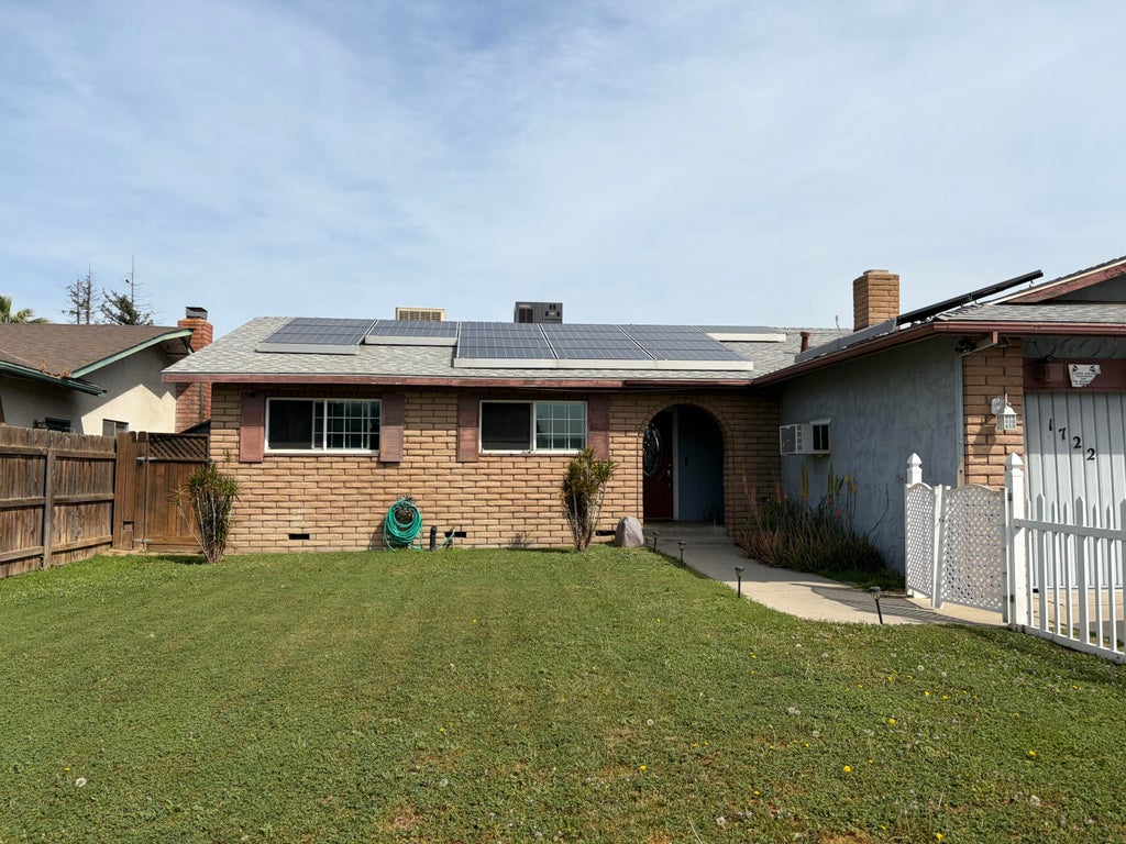 Photo of 1722 W La Vida, Visalia, CA 93277 (MLS # 240670)