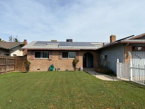 Photo of 1722 W La Vida, Visalia, CA 93277 (MLS # 240670)