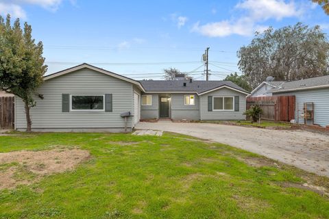 Photo of 255 Lombardy Lane, Lemoore, CA 93245 (MLS # 239130)