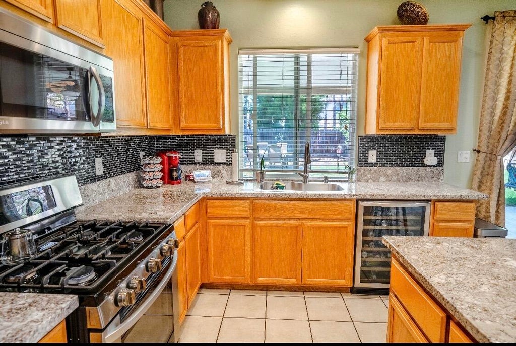 Photo of 2954 W Delta Avenue, Visalia, CA 93291 (MLS # 241646)