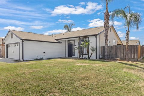 Photo of 2157 Country View Avenue, Tulare, CA 93274 (MLS # 237036)