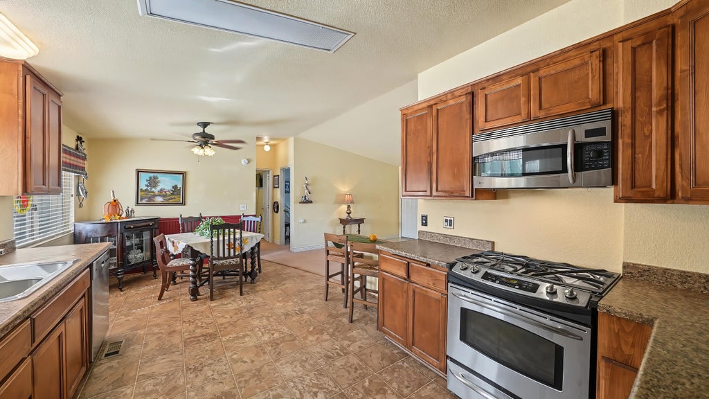 Photo of 3140 S Parkwood Street, Visalia, CA 93277 (MLS # 244434)