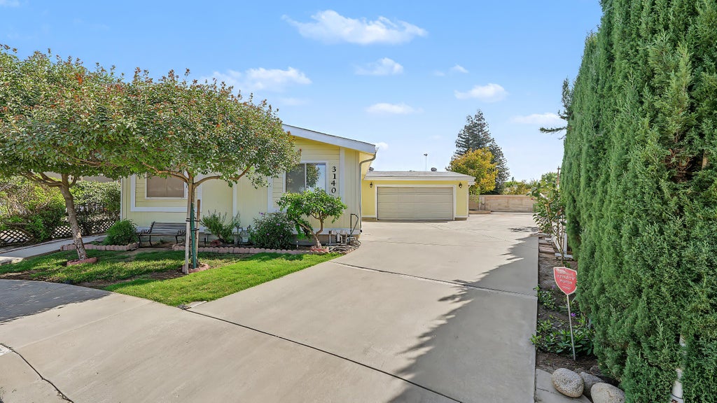 Photo of 3140 S Parkwood Street, Visalia, CA 93277 (MLS # 244434)