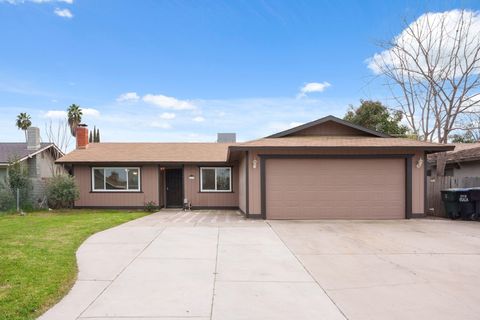 Photo of 237 E Modoc Avenue, Visalia, CA 93291 (MLS # 240009)