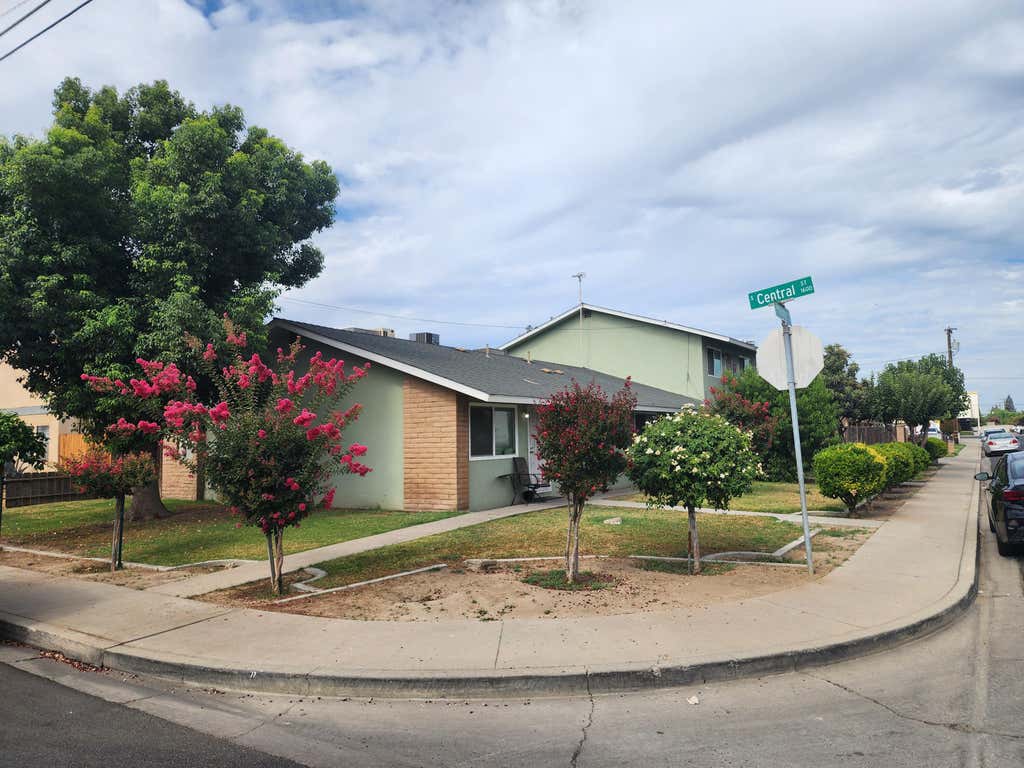 Photo of 1911 W Princeton Avenue, Visalia, CA 93277 (MLS # 242852)