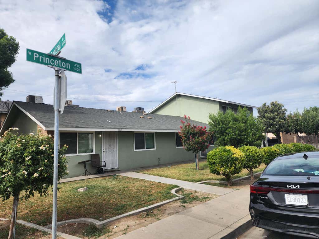 Photo of 1911 W Princeton Avenue, Visalia, CA 93277 (MLS # 242852)
