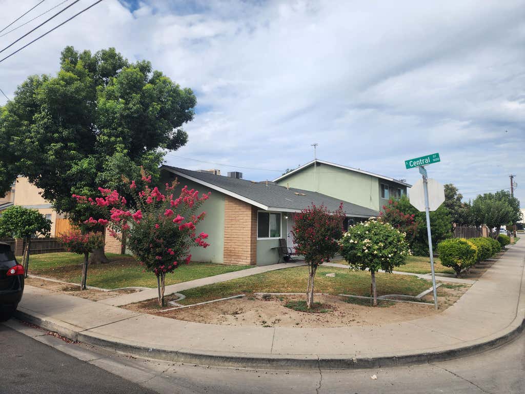 Photo of 1911 W Princeton Avenue, Visalia, CA 93277 (MLS # 242852)