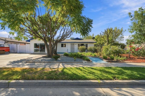 Photo of 1435 Davis Street, Hanford, CA 93230 (MLS # 244471)