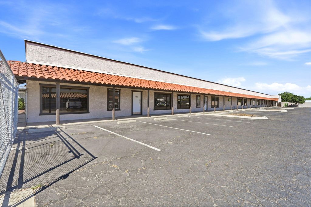 Photo of 724 N Ben Maddox Way, Visalia, CA 93292 (MLS # 241041)