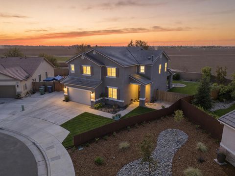 Photo of 1695 Fantail Street, Tulare, CA 93274 (MLS # 240863)