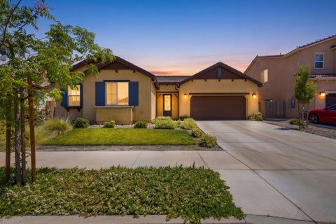 Photo of 1833 W Corvina Avenue, Visalia, CA 93291 (MLS # 241389)
