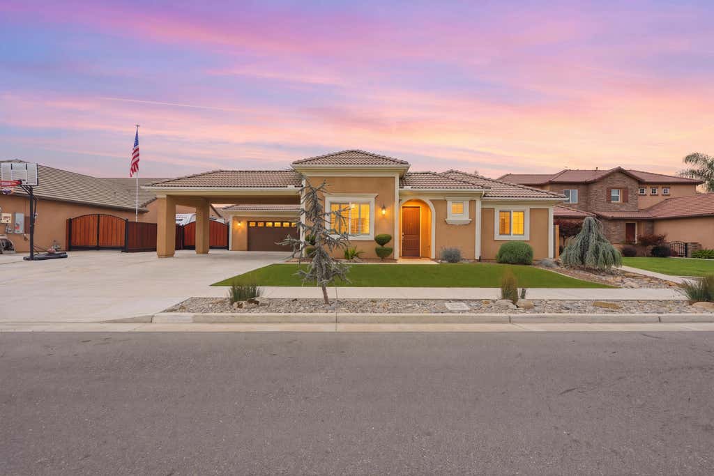 Photo of 6641 W Oriole Avenue, Visalia, CA 93291 (MLS # 242169)