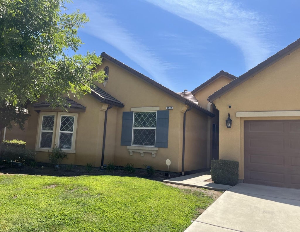 Photo of 3537 W Delaware Court, Visalia, CA 93291 (MLS # 242691)