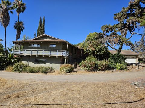 Photo of 1431 Hillcrest Drive, Lindsay, CA 93247 (MLS # 240260)