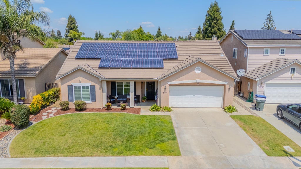 Photo of 626 W Loyola Avenue, Visalia, CA 93277 (MLS # 241522)
