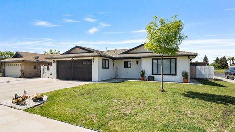 Photo of 691 Oxford Street, Porterville, CA 93257 (MLS # 240428)