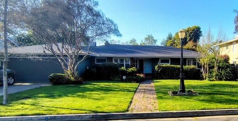 Photo of 1517 W Kaweah Avenue, Visalia, CA 93277 (MLS # 240283)
