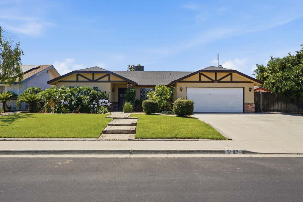 Photo of 3127 W La Vida Avenue, Visalia, CA 93277 (MLS # 242633)