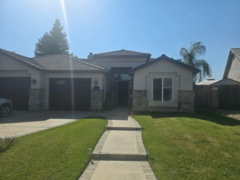 Photo of 1239 Linda Way, Porterville, CA 93257 (MLS # 241603)