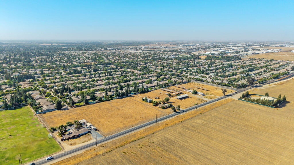 Photo of Se Corner Of Riggin And Roeben, Visalia, CA 93291 (MLS # 244391)