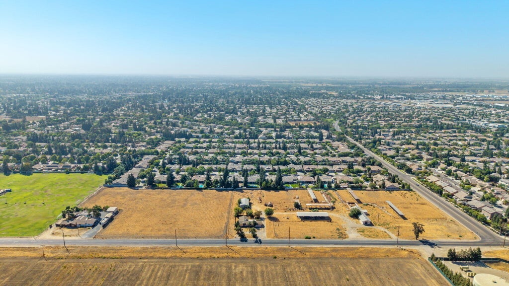 Photo of Se Corner Of Riggin And Roeben, Visalia, CA 93291 (MLS # 244391)