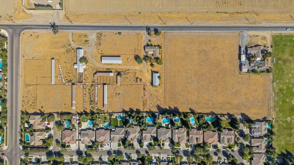 Photo of Se Corner Of Riggin And Roeben, Visalia, CA 93291 (MLS # 244391)