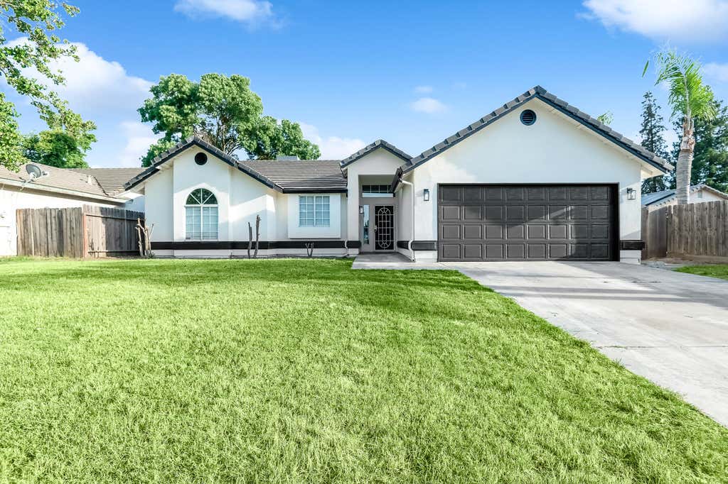 Photo of 1509 E Vine Court, Visalia, CA 93292 (MLS # 241688)