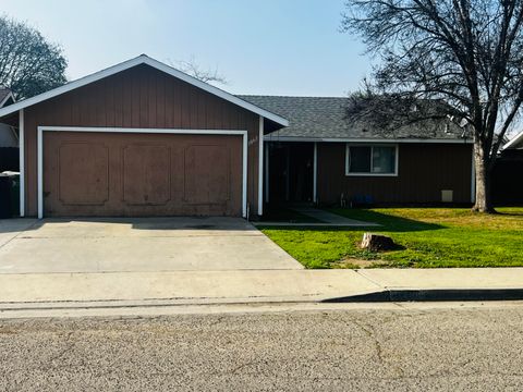 Photo of 1061 Greenfield Drive, Porterville, CA 93257 (MLS # 240182)