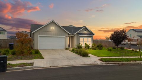 Photo of 3725 N Newton Drive, Visalia, CA 93291 (MLS # 238748)