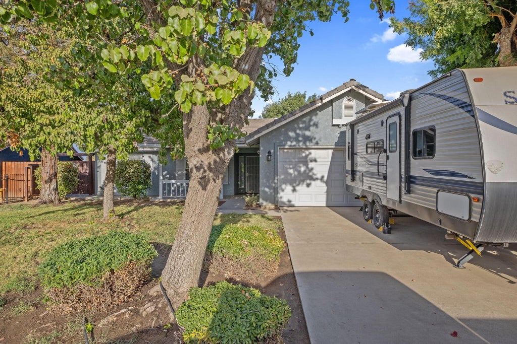 Photo of 2432 N Summers Court, Visalia, CA 93291 (MLS # 244491)