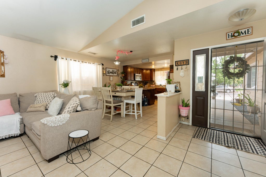 Photo of 1131 W Madalyn Avenue, Tulare, CA 93274 (MLS # 243805)