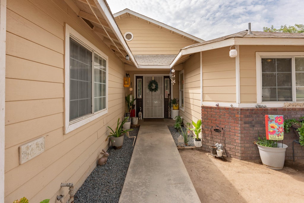Photo of 1131 W Madalyn Avenue, Tulare, CA 93274 (MLS # 243805)