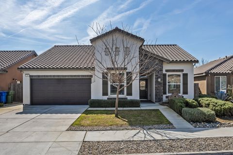 Photo of 701 Strada Street, Lemoore, CA 93245 (MLS # 240035)