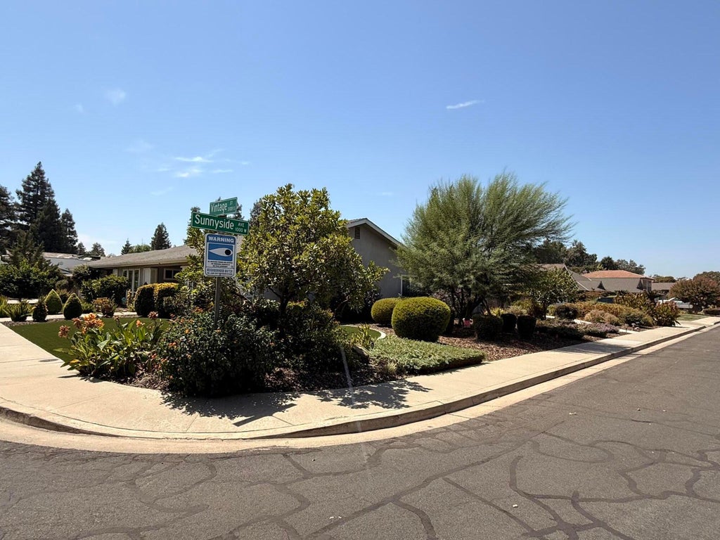 Photo of 3141 S Vintage Street, Visalia, CA 93277 (MLS # 243735)