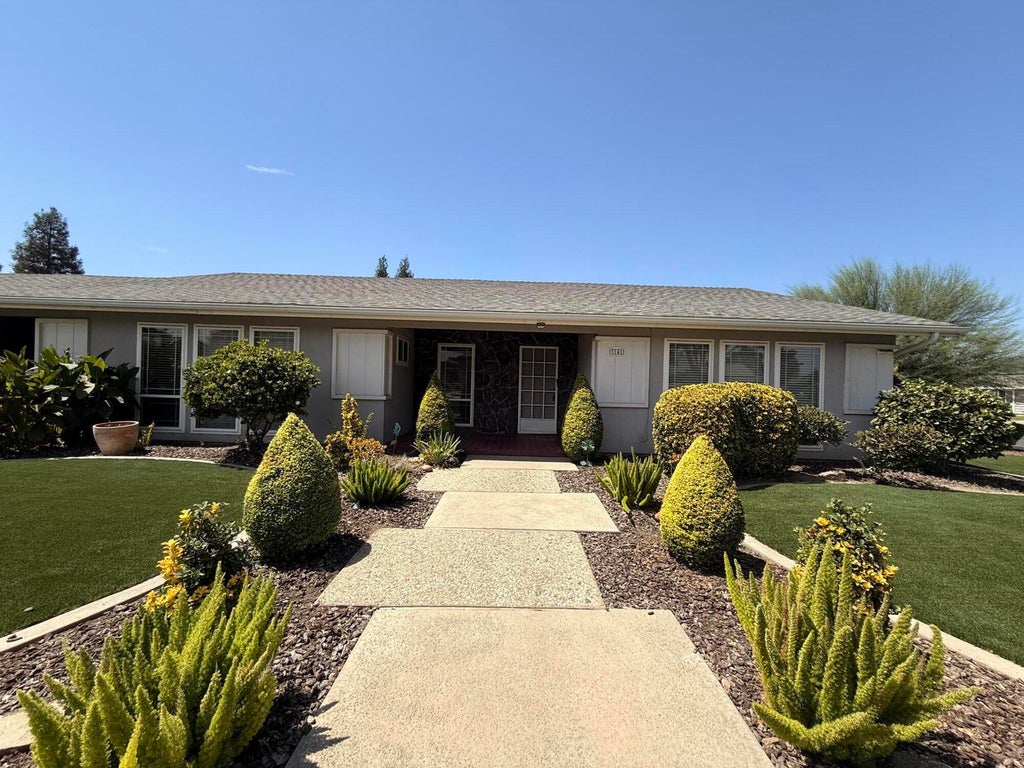 Photo of 3141 S Vintage Street, Visalia, CA 93277 (MLS # 243735)