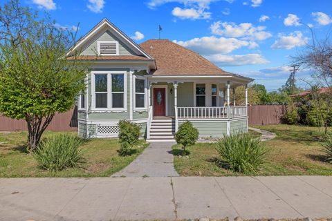 Photo of 220 NW 1st Avenue, Visalia, CA 93291 (MLS # 240310)