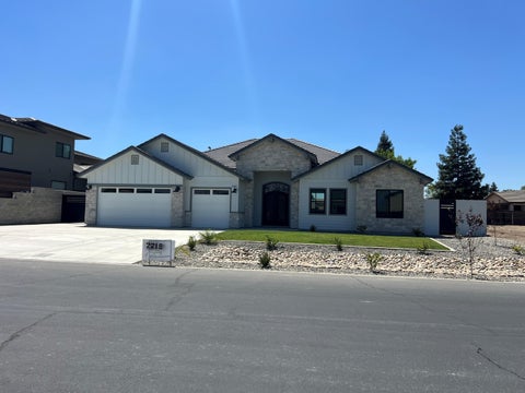 Photo of 2219 Diamante Drive, Tulare, CA 93274 (MLS # 243035)