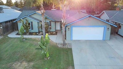 Photo of 2323 S Peppertree Street, Visalia, CA 93277 (MLS # 243695)