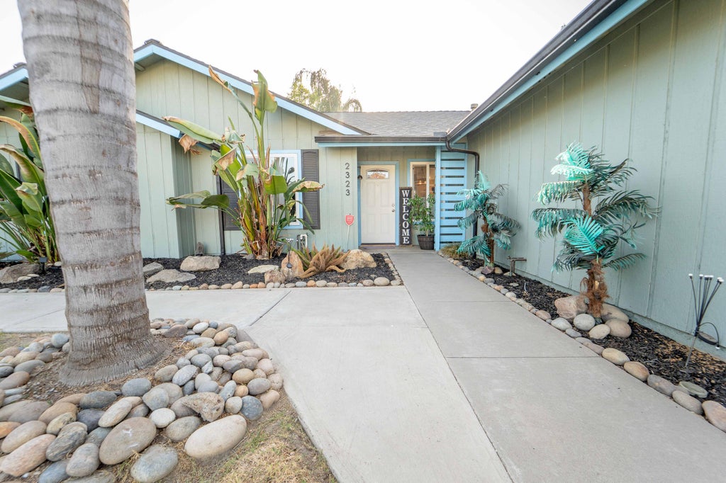 Photo of 2323 S Peppertree Street, Visalia, CA 93277 (MLS # 243695)