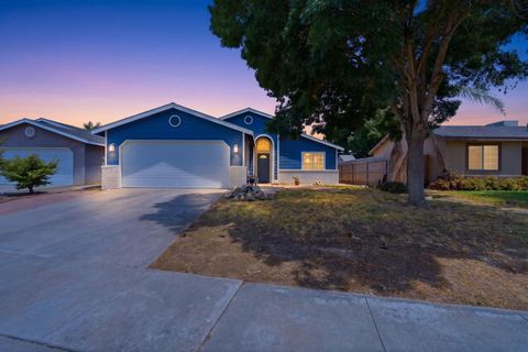 Photo of 1870 Applewood, Tulare, CA 93274 (MLS # 241857)