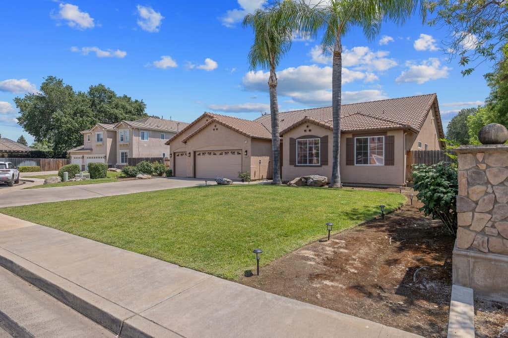 Photo of 2212 N Kent Court, Visalia, CA 93291 (MLS # 241566)
