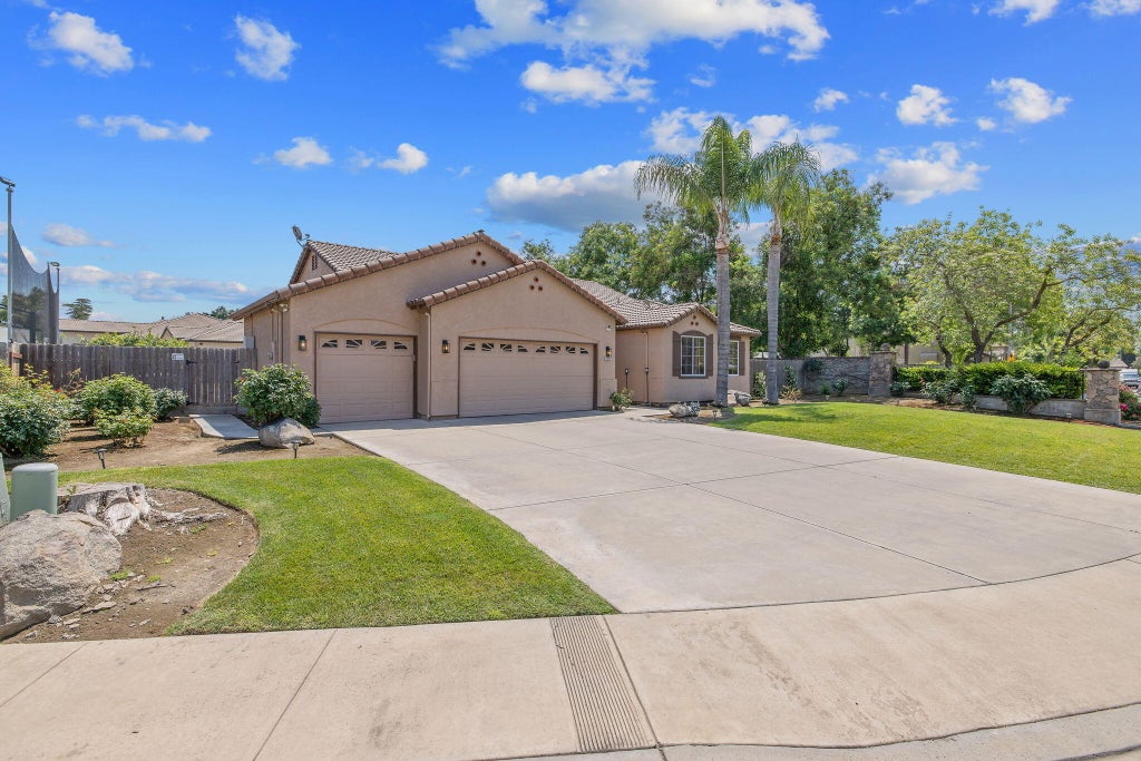 Photo of 2212 N Kent Court, Visalia, CA 93291 (MLS # 241566)